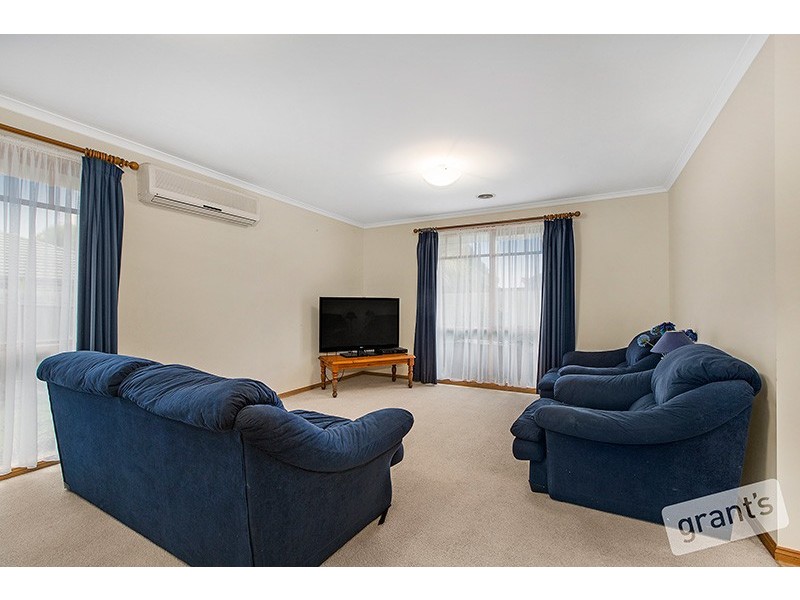 15 Eaglescliffe Crescent, Cranbourne VIC 3977