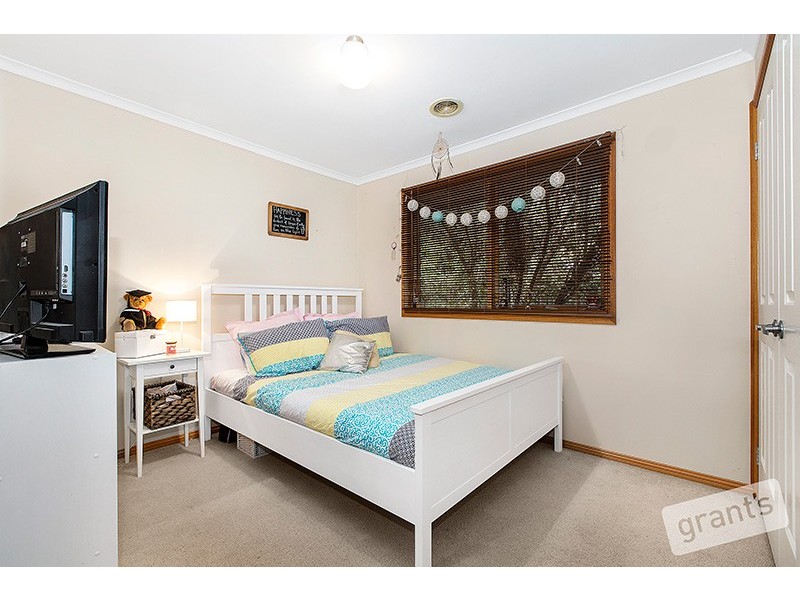 15 Eaglescliffe Crescent, Cranbourne VIC 3977