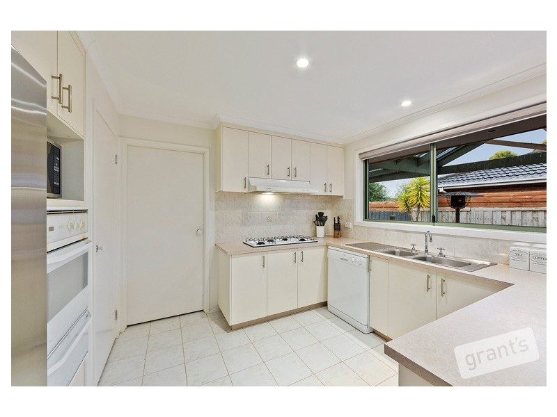1 Raneen Place, Berwick VIC 3806