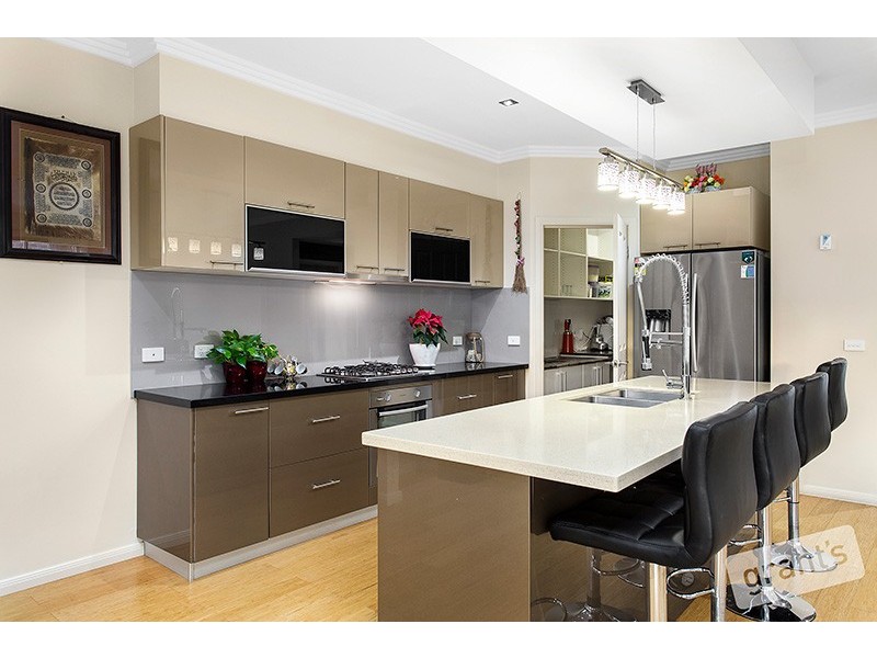 2 Chedword Road, Cranbourne North VIC 3977