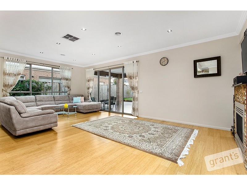 2 Chedword Road, Cranbourne North VIC 3977