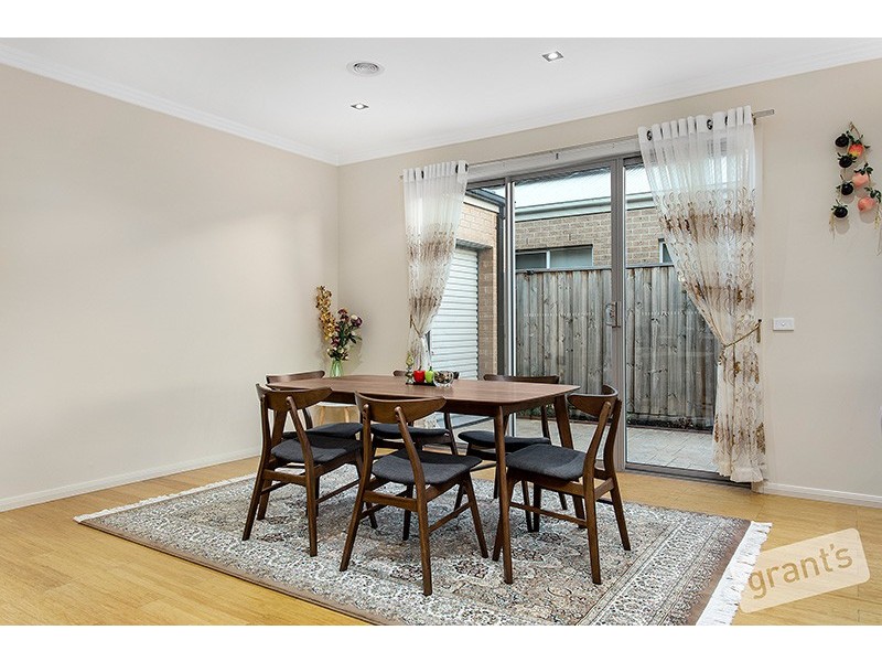 2 Chedword Road, Cranbourne North VIC 3977
