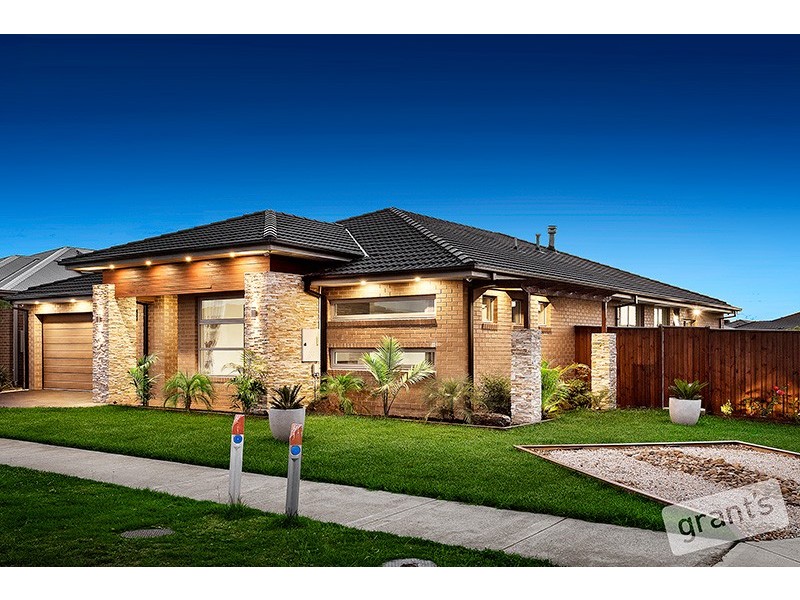 2 Chedword Road, Cranbourne North VIC 3977