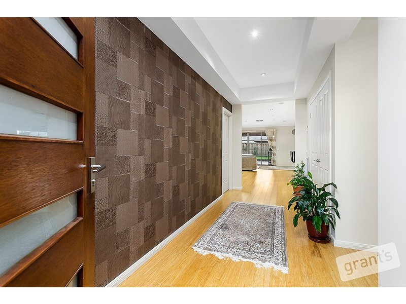 2 Chedword Road, Cranbourne North VIC 3977