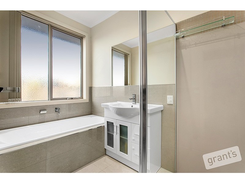 2 Chedword Road, Cranbourne North VIC 3977