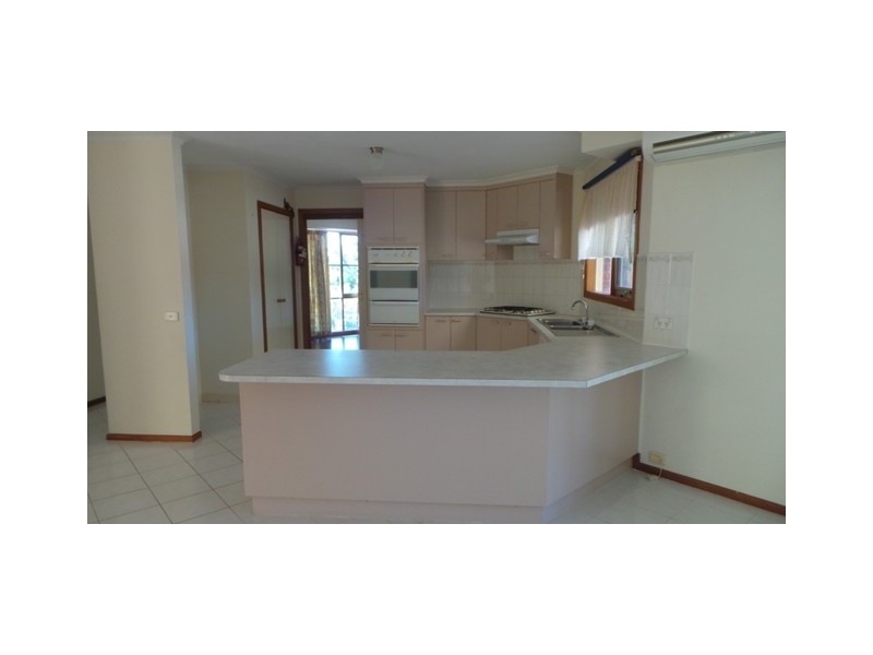 8 Baltaser Drive, Pakenham VIC 3810