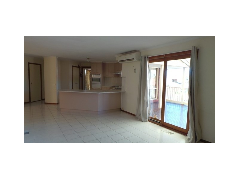 8 Baltaser Drive, Pakenham VIC 3810