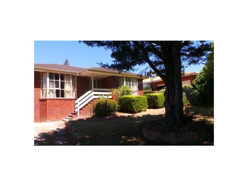 8 Baltaser Drive, Pakenham VIC 3810