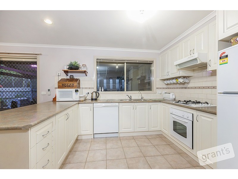 11 Sir Phillip Court, Pakenham VIC 3810