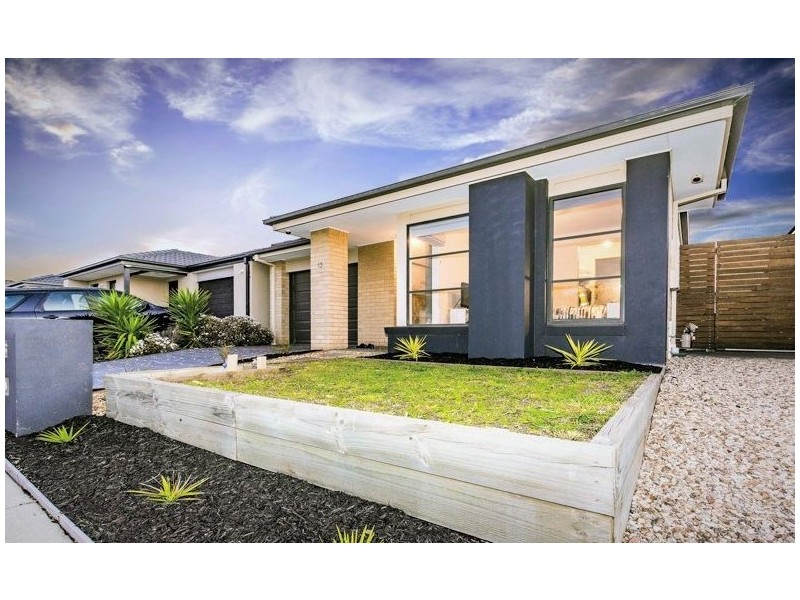 13 Rhinelander Cl, Clyde North VIC 3978