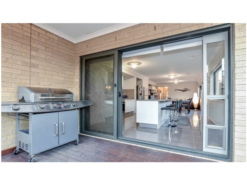 13 Rhinelander Cl, Clyde North VIC 3978