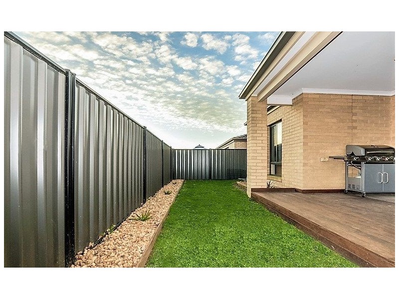 13 Rhinelander Cl, Clyde North VIC 3978