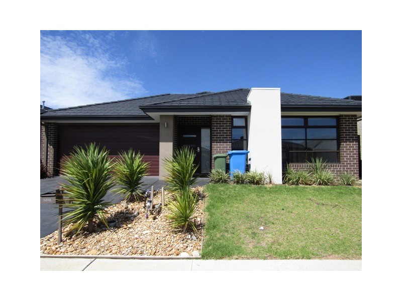 47 Blackledge Drive, Clyde North VIC 3978