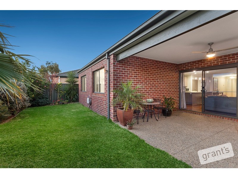 5 Moss Street, Cranbourne North VIC 3977