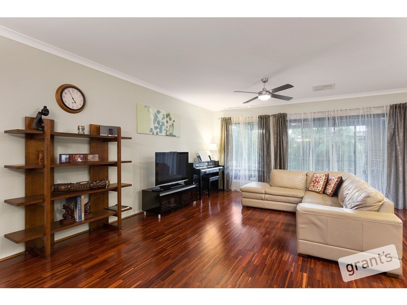 5 Moss Street, Cranbourne North VIC 3977