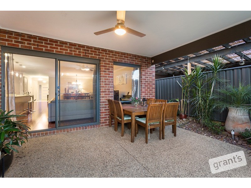 5 Moss Street, Cranbourne North VIC 3977