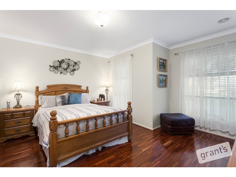 5 Moss Street, Cranbourne North VIC 3977