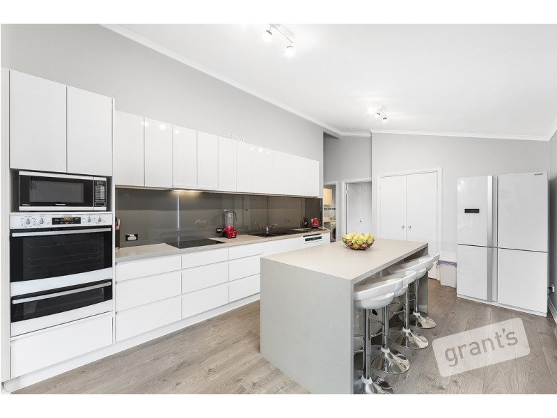 21 Follett Drive, Nyora VIC 3987