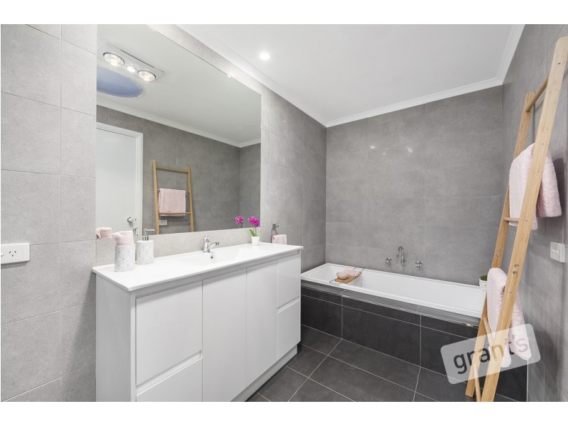 21 Follett Drive, Nyora VIC 3987
