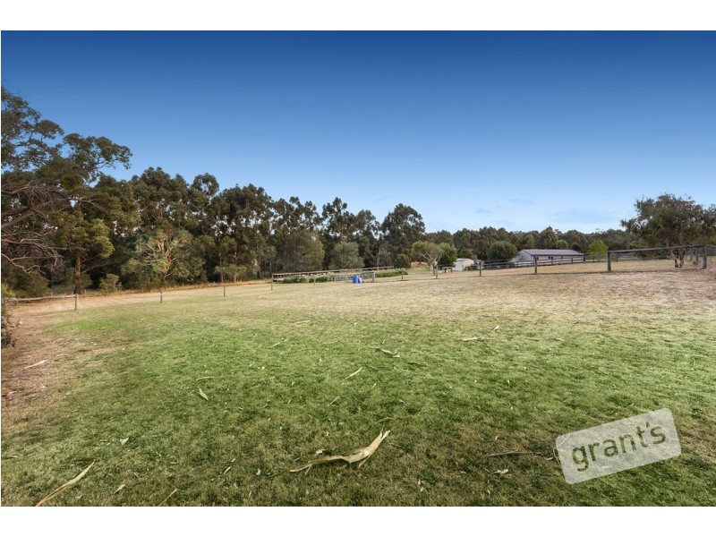 21 Follett Drive, Nyora VIC 3987