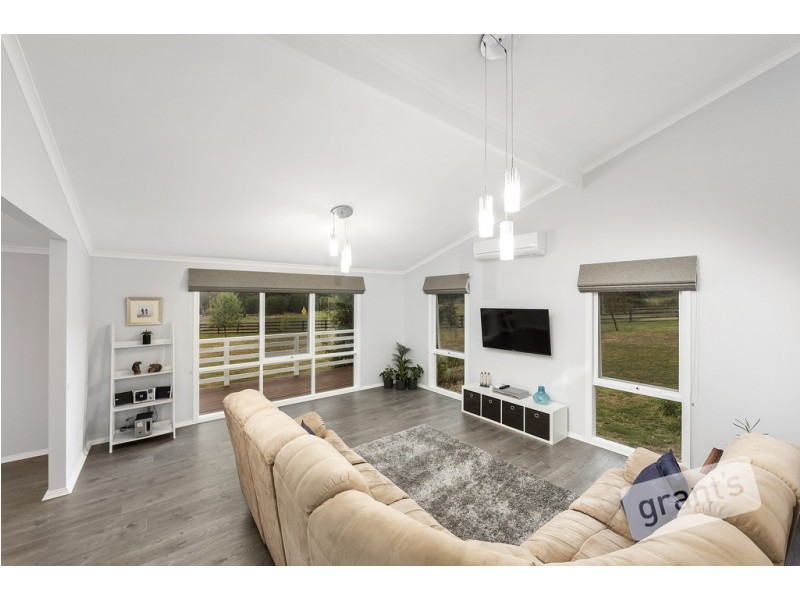 21 Follett Drive, Nyora VIC 3987