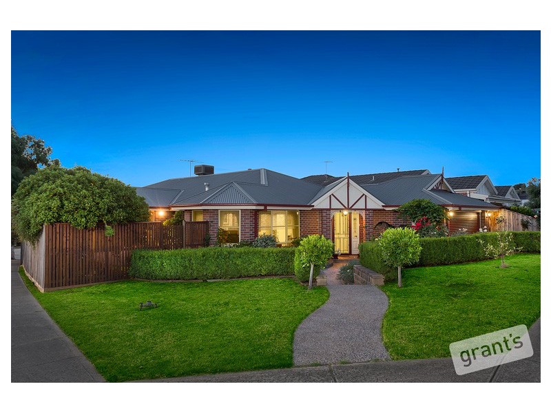 15 Nightingale Crescent, Berwick VIC 3806