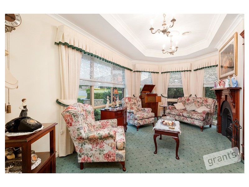 15 Nightingale Crescent, Berwick VIC 3806