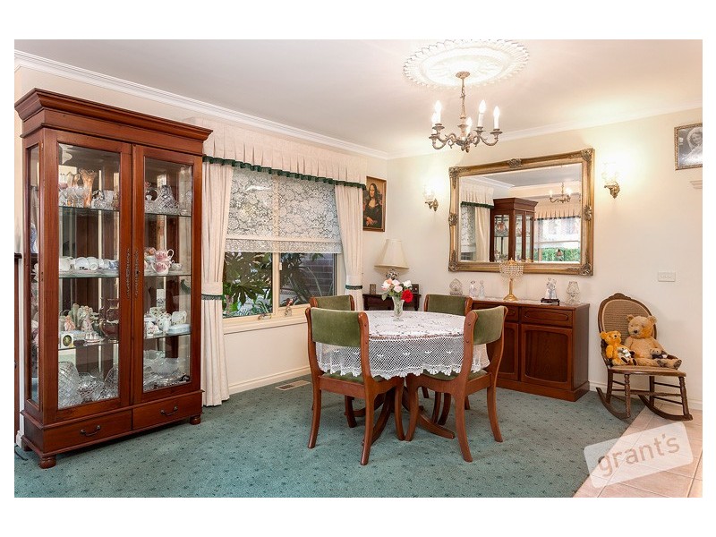 15 Nightingale Crescent, Berwick VIC 3806