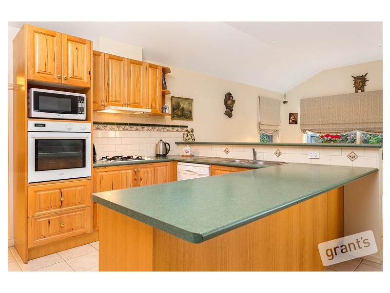 15 Nightingale Crescent, Berwick VIC 3806