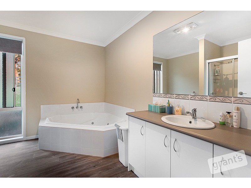 279 Harkaway Road, Narre Warren North VIC 3804