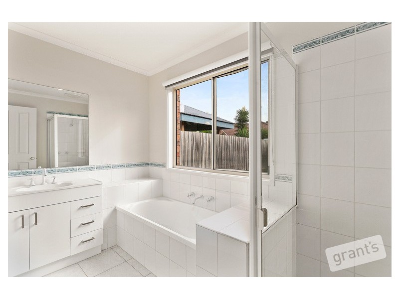 5 Kinsale View, Berwick VIC 3806