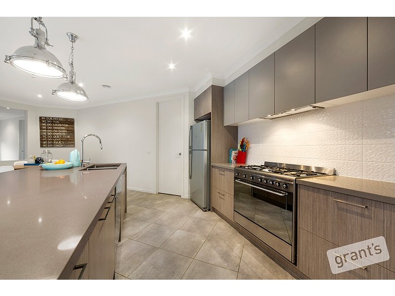 13 Scenic Avenue, Clyde VIC 3978