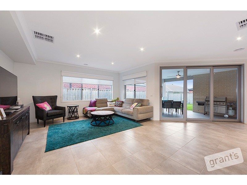 13 Scenic Avenue, Clyde VIC 3978