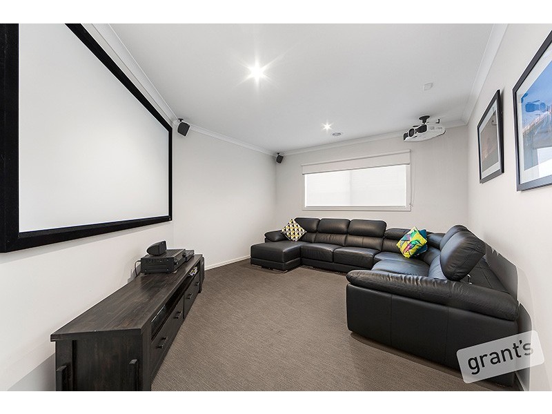 13 Scenic Avenue, Clyde VIC 3978