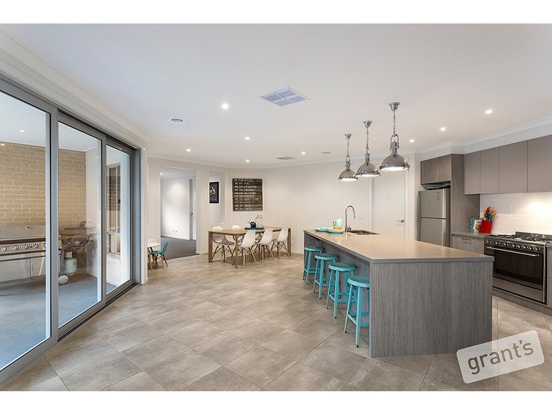 13 Scenic Avenue, Clyde VIC 3978