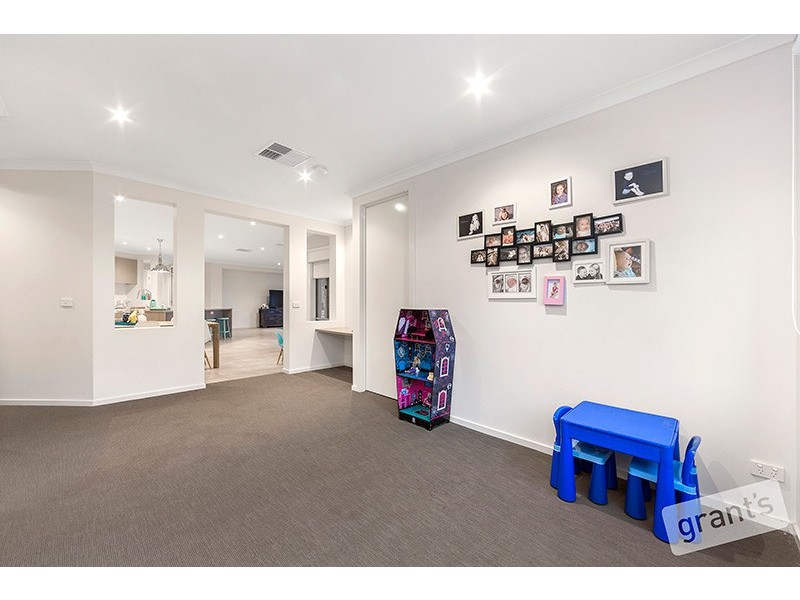 13 Scenic Avenue, Clyde VIC 3978