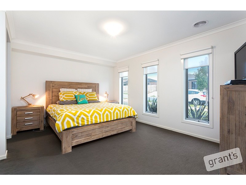 13 Scenic Avenue, Clyde VIC 3978