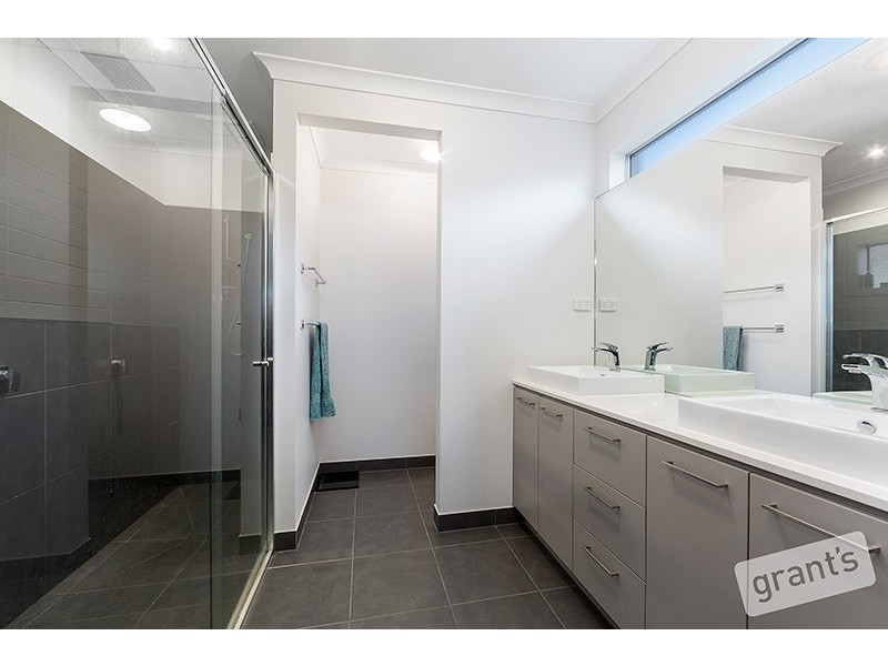 13 Scenic Avenue, Clyde VIC 3978