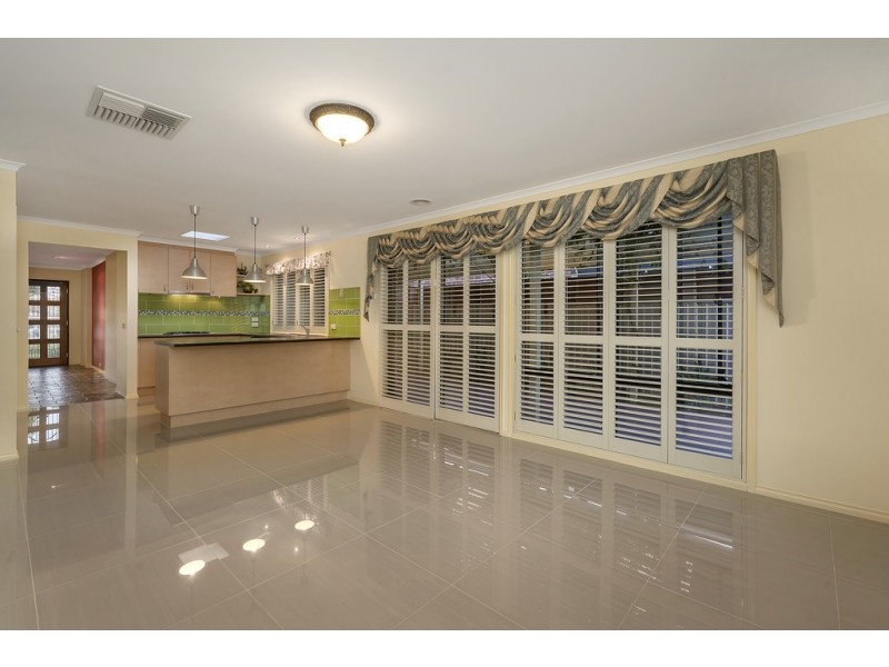 8 Catherine Place, Pakenham VIC 3810