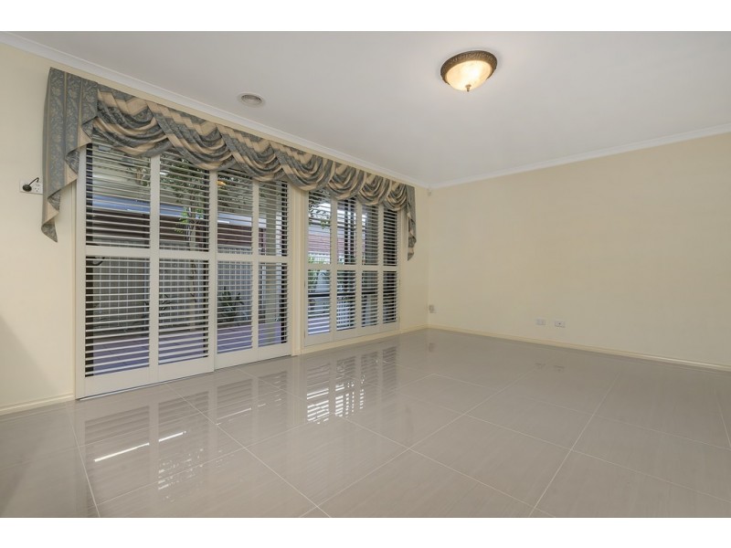 8 Catherine Place, Pakenham VIC 3810