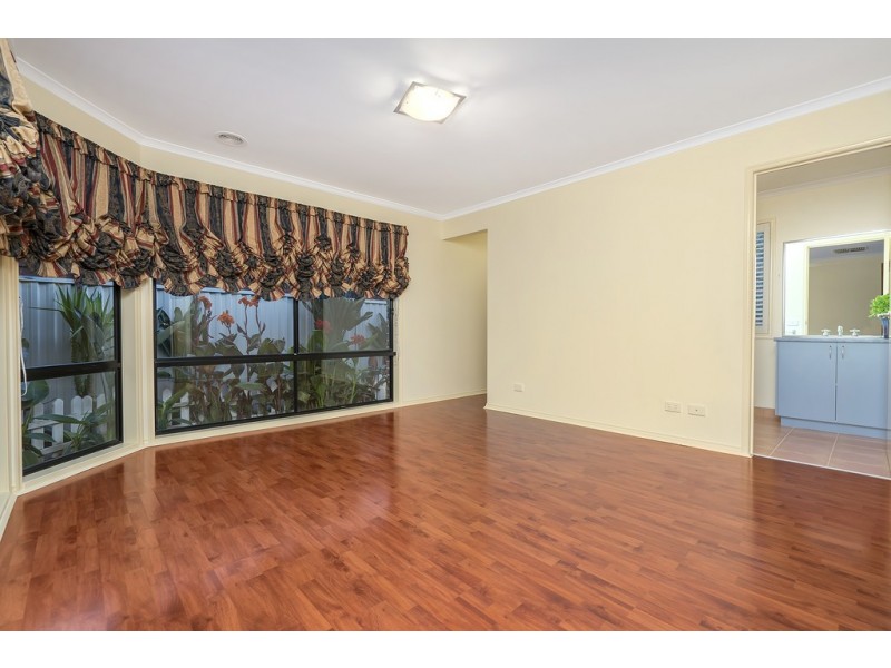 8 Catherine Place, Pakenham VIC 3810