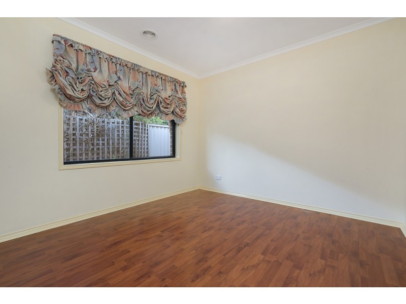 8 Catherine Place, Pakenham VIC 3810