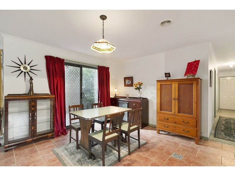 10 Shaftsbury Avenue, Berwick VIC 3806