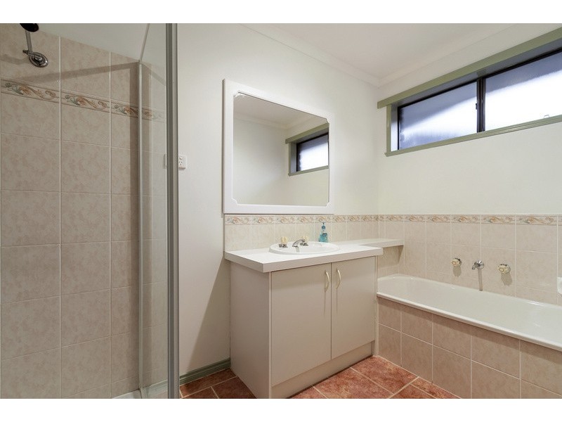 10 Shaftsbury Avenue, Berwick VIC 3806