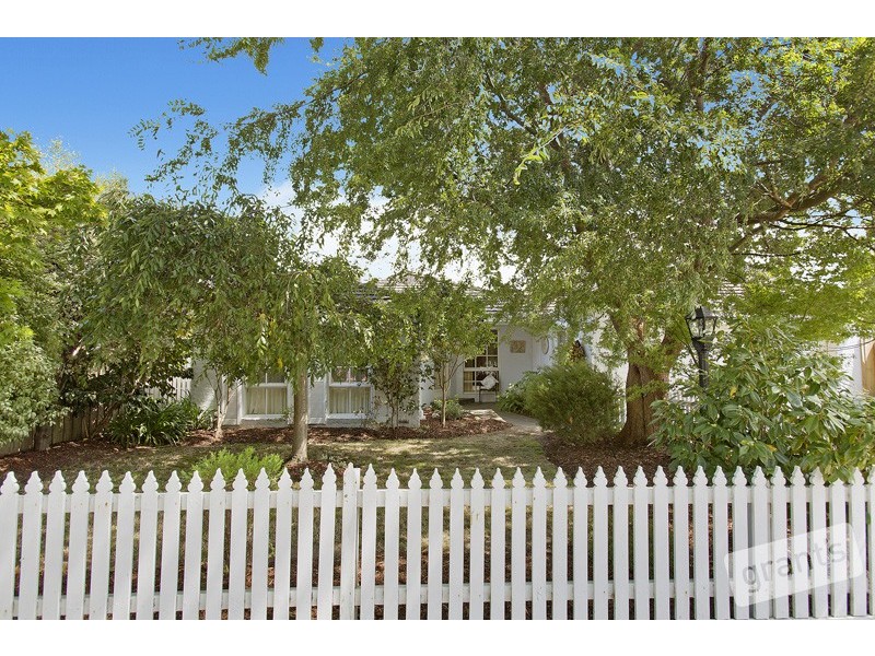 50 St Boswells Avenue, Berwick VIC 3806