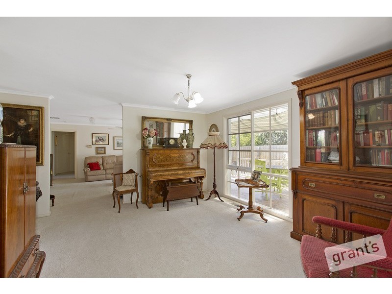 50 St Boswells Avenue, Berwick VIC 3806