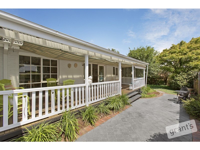 50 St Boswells Avenue, Berwick VIC 3806