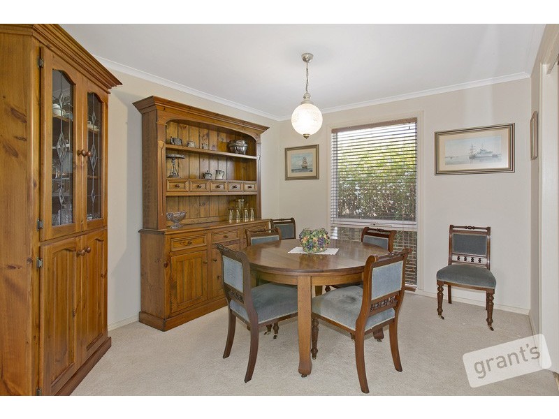 50 St Boswells Avenue, Berwick VIC 3806