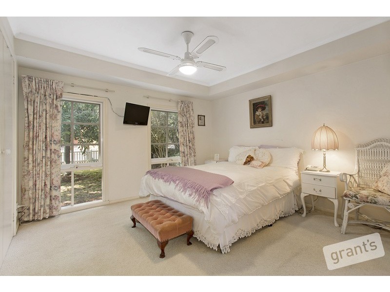 50 St Boswells Avenue, Berwick VIC 3806