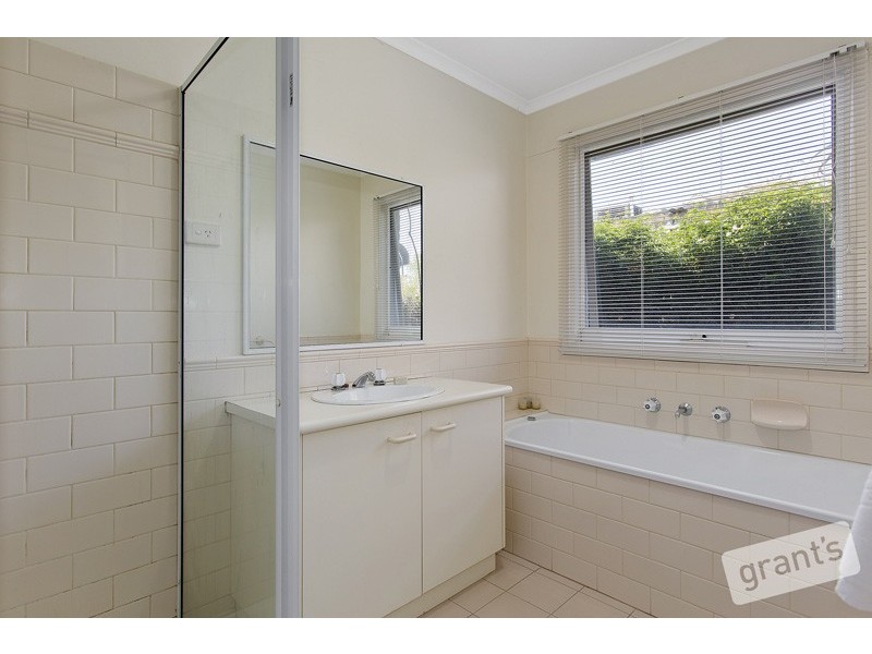 50 St Boswells Avenue, Berwick VIC 3806